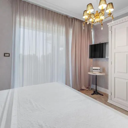 Carolus In Villa Vodice