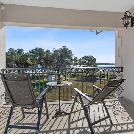 Villa Carolus In